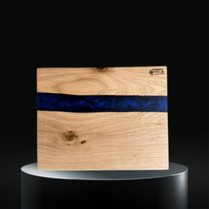 Servierbrett aus Eichenholz mit blauem Epoxidharz